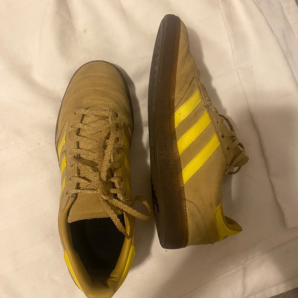 Mustard yellow Adidas Gazelle sneakers size 10 (but fits 9.5)